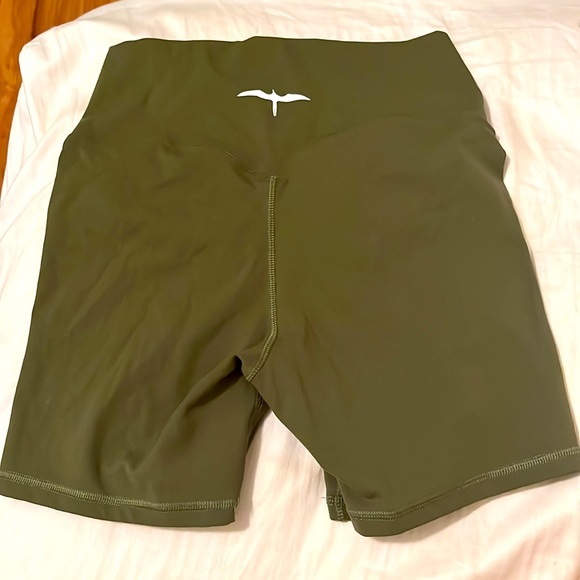Green, high waisted, cross over front, super comfortable and flexible - Picture 2 of 2